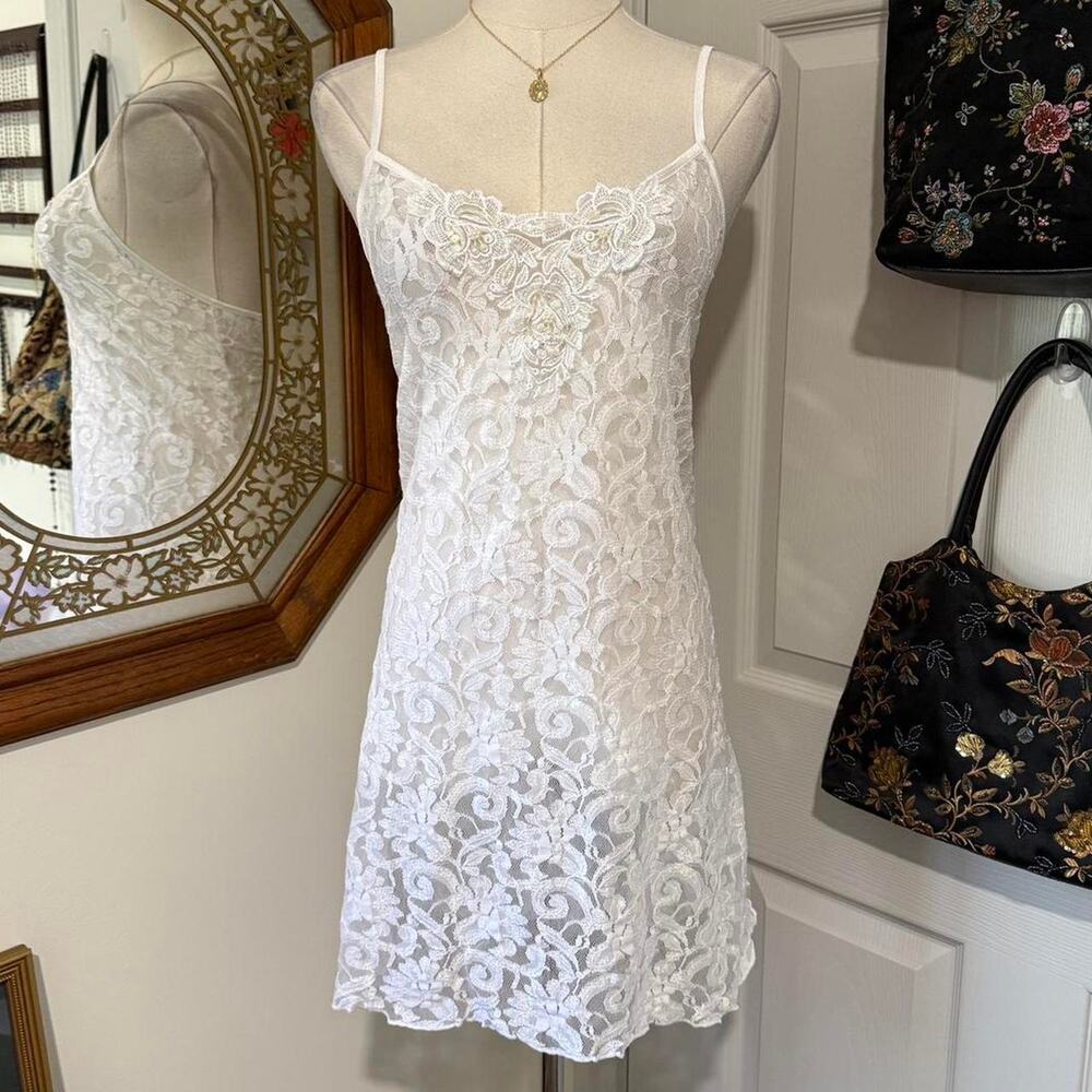 VTG Y2K Cinema Etoile White Floral Lace Sequin Floral Embroidery Femme Mini Slip